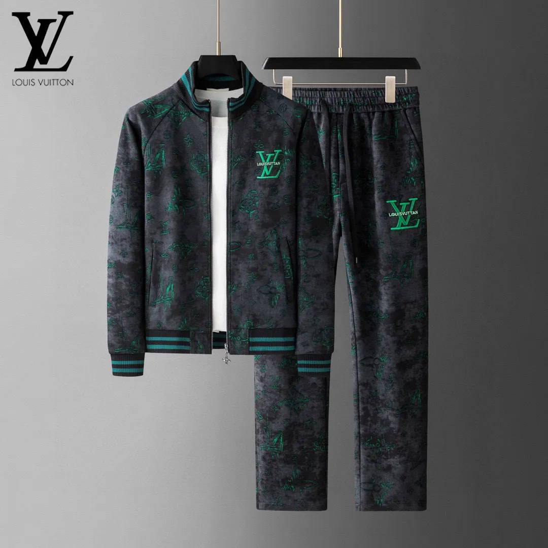 🅿️620 [LV Louis Vuitton] hot-selling suit is coming. Focus on the original version of the official website. 2025 new hot-selling cardigan and sweatshirt suit. The original order is the best. 🇭🇰The meticulous work of top designers. It has a fitting and perfect upper body effect. All-natural high-quality Tencel Roman cotton 100%, close-fitting comfort, noble and elegant! Original hardware embodies elegance and nobility! Counter size: M-4XL (up to 190 pounds)
